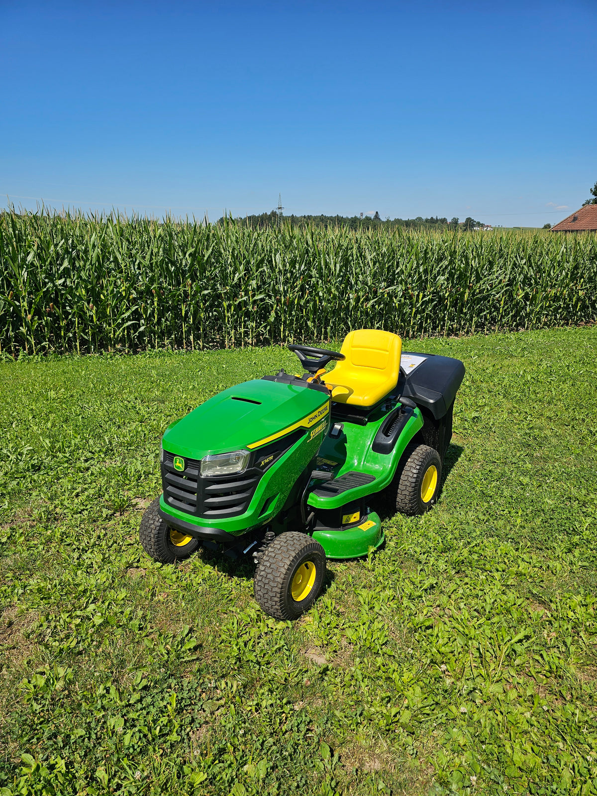 JOHN DEERE Rasentraktor X147R