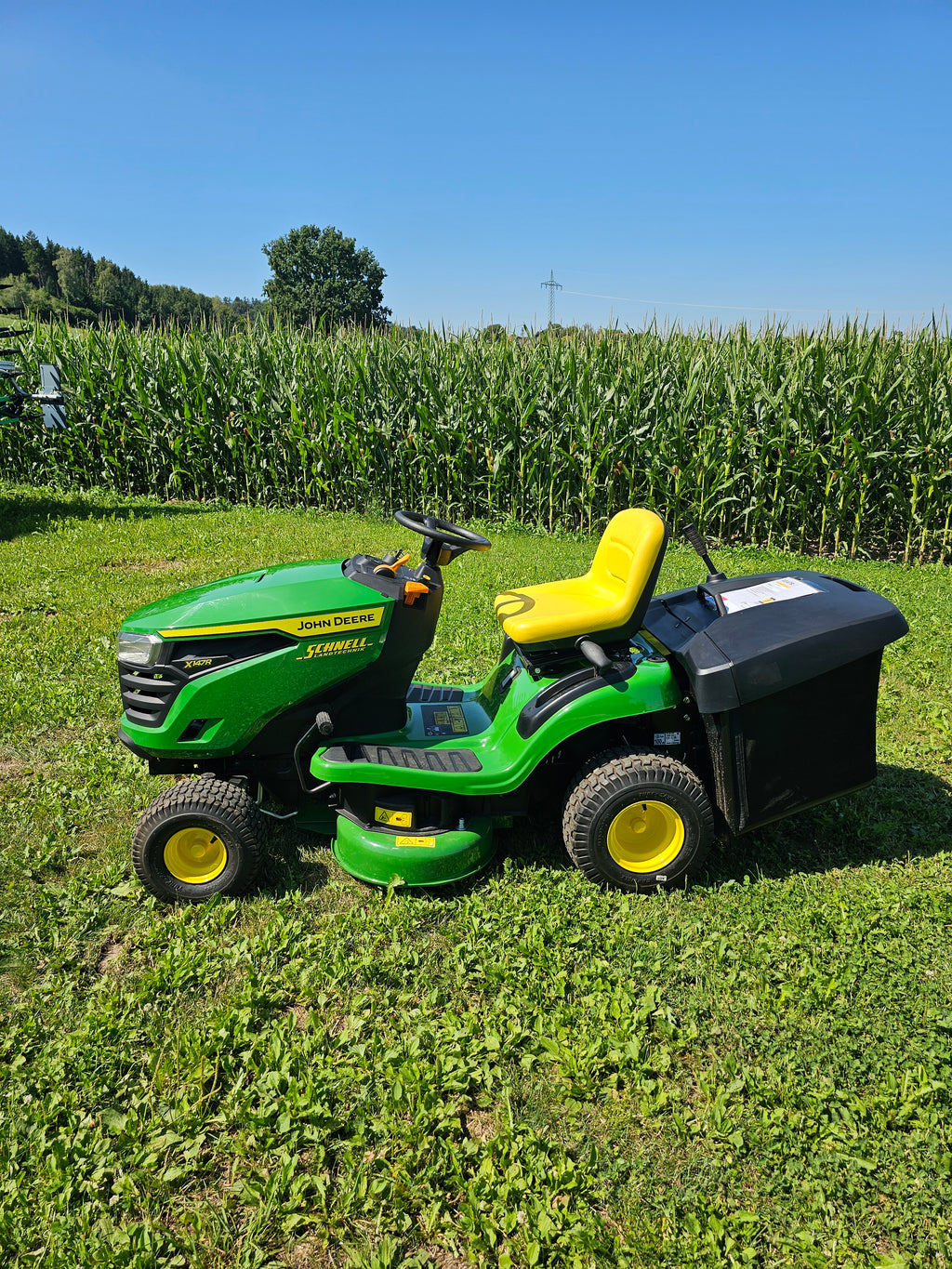 JOHN DEERE Rasentraktor X147R