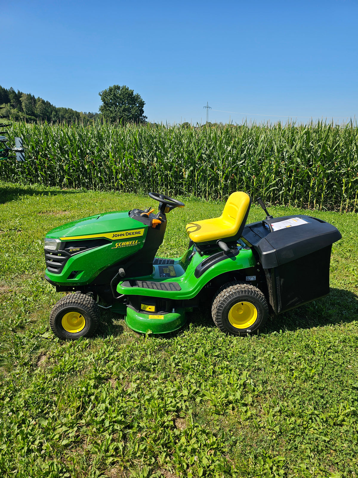 JOHN DEERE Rasentraktor X147R