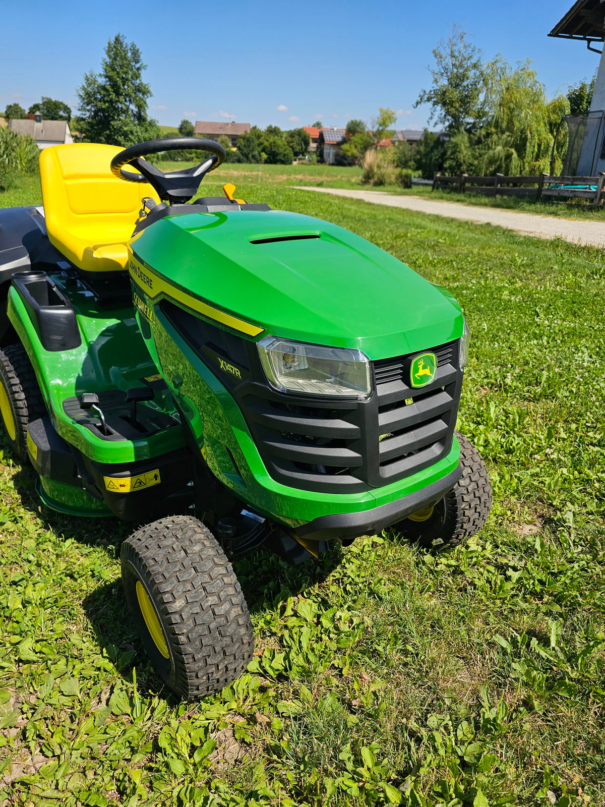 JOHN DEERE Rasentraktor X147R