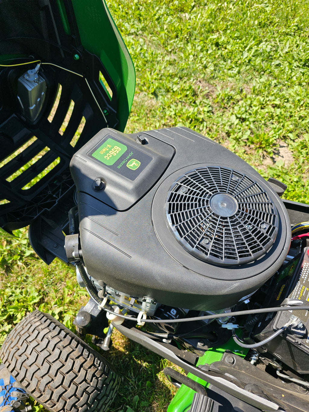 JOHN DEERE Rasentraktor X147R