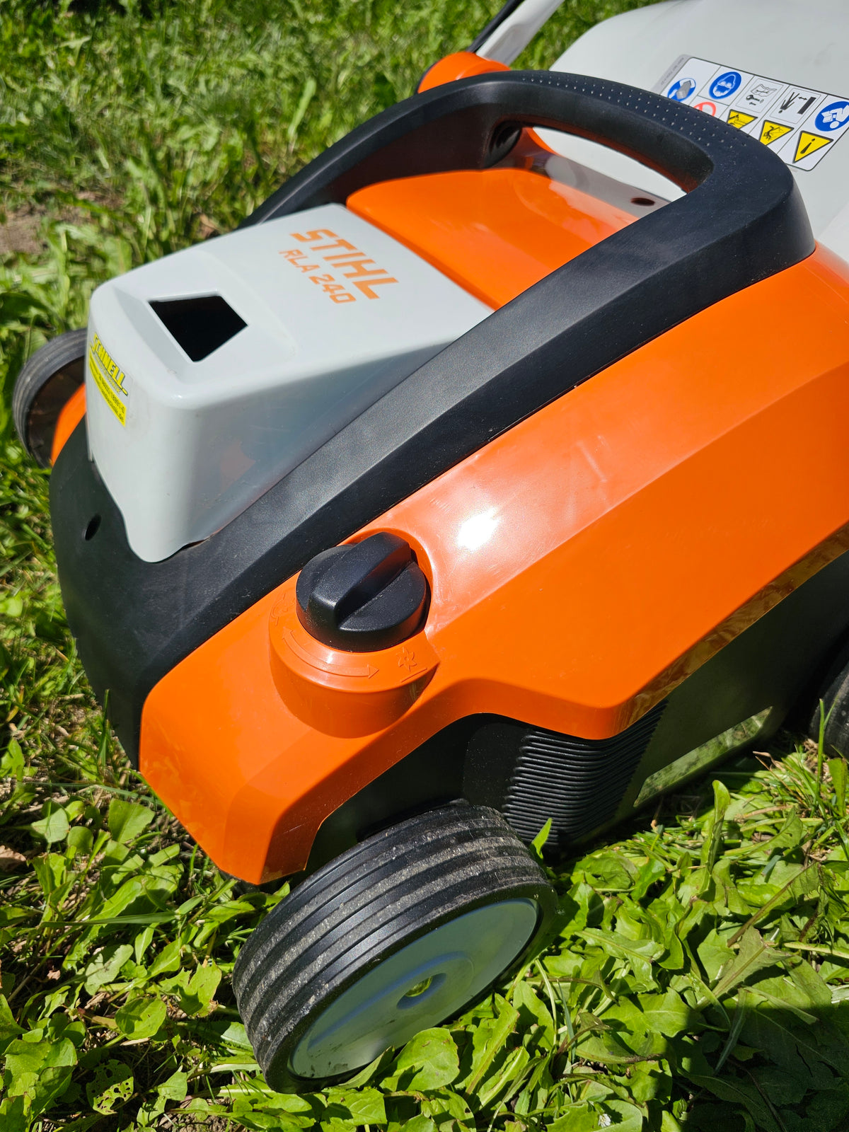 STIHL Akku-Rasenlüfter RLA 240 Set