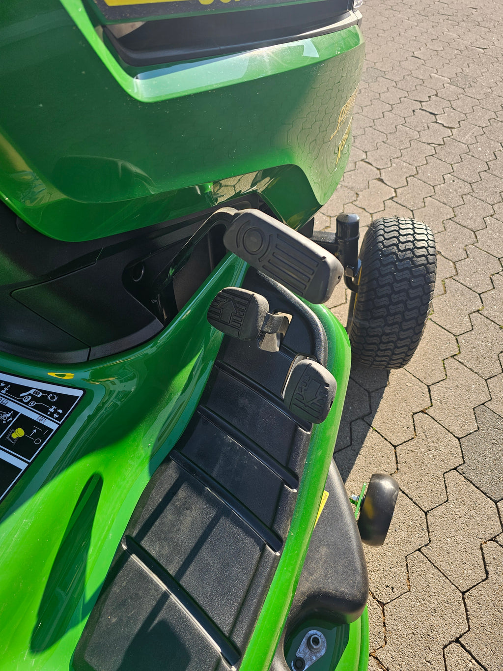 JOHN DEERE Rasentraktor X350R