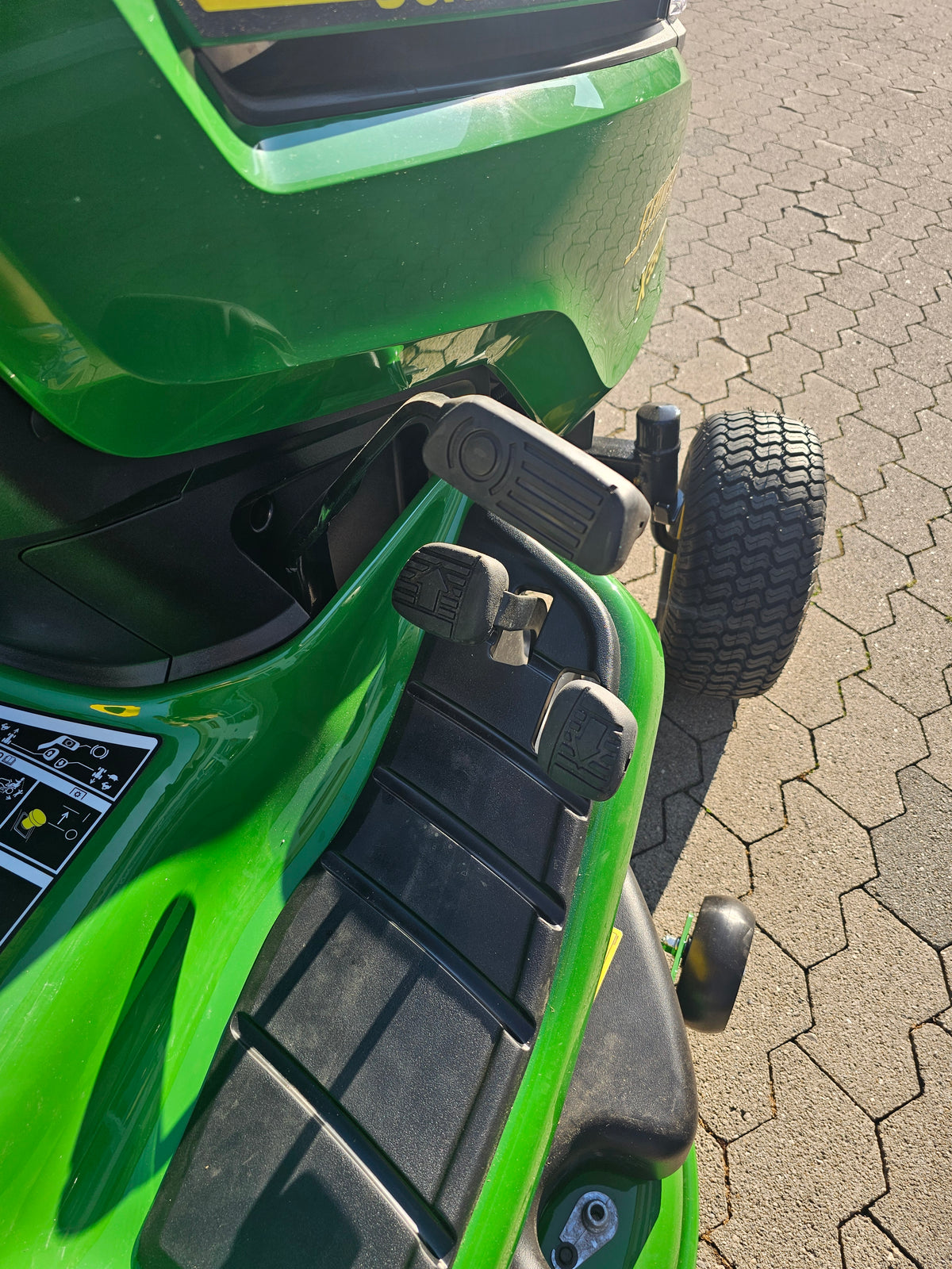 JOHN DEERE Rasentraktor X350R