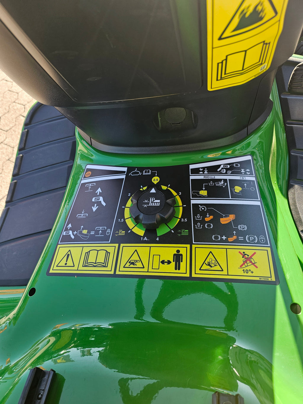 JOHN DEERE Rasentraktor X350R