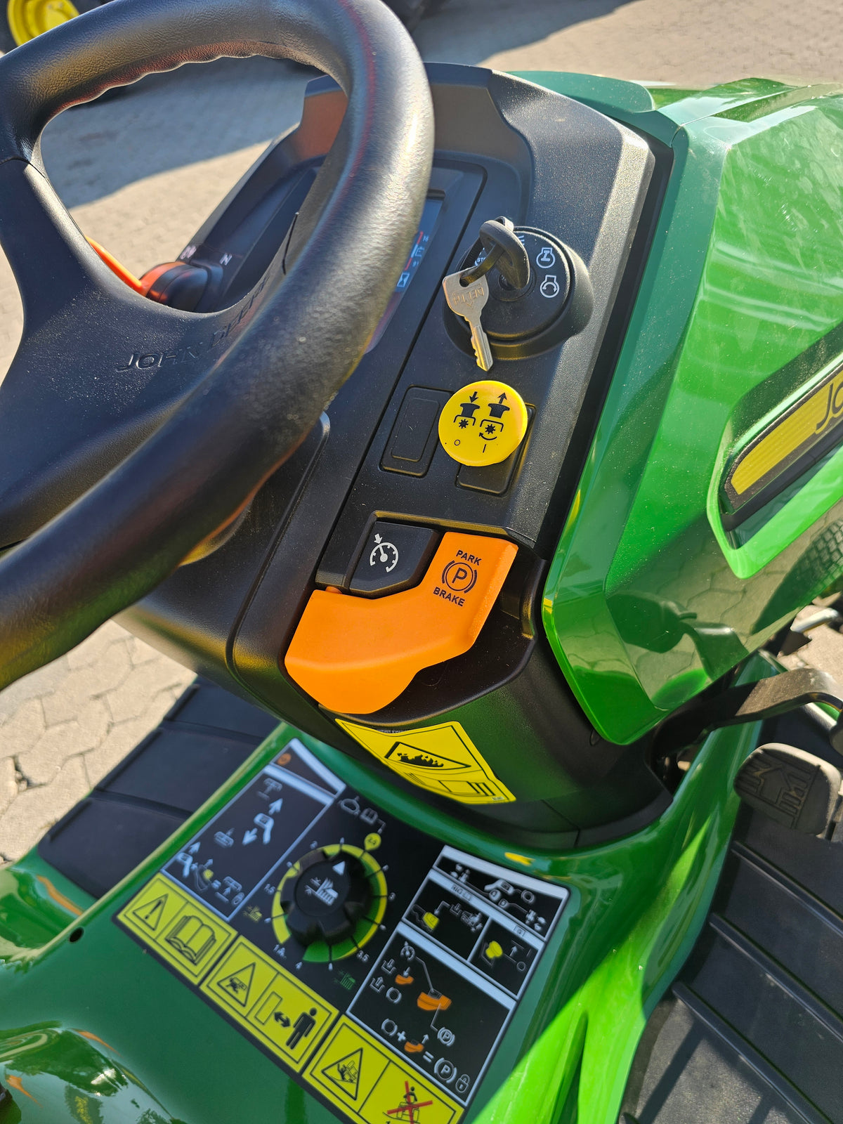 JOHN DEERE Rasentraktor X350R