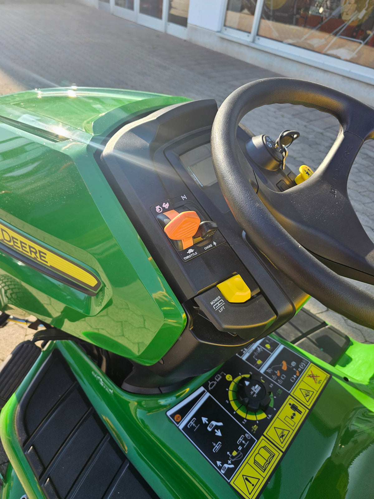 JOHN DEERE Rasentraktor X350R